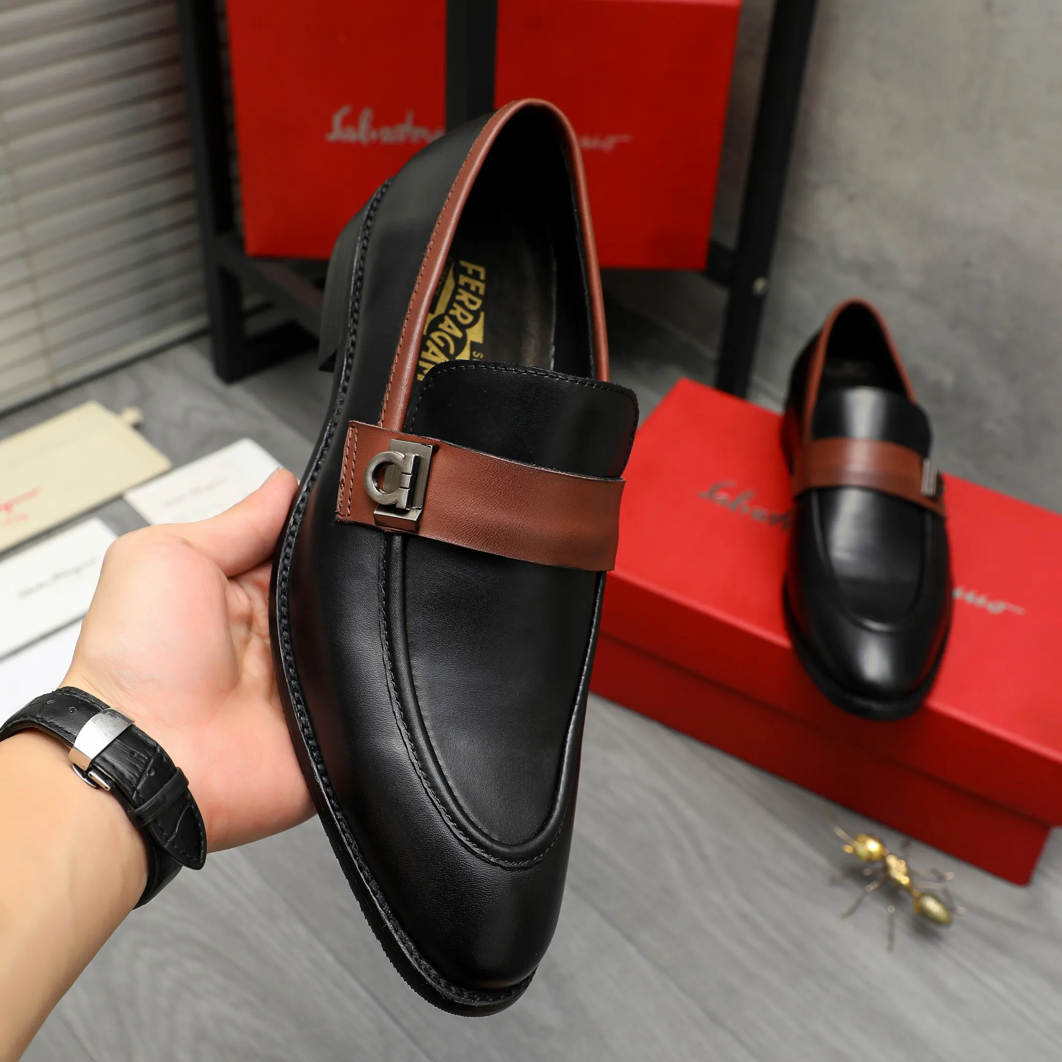 Men's men's shoes💰460 Product trademark: Ferragamo "Ferragamo" business slip-on leather shoes Regular size: 39-44 Product materials: Selected high-quality cowhide upper, cowhide lining, original outsole